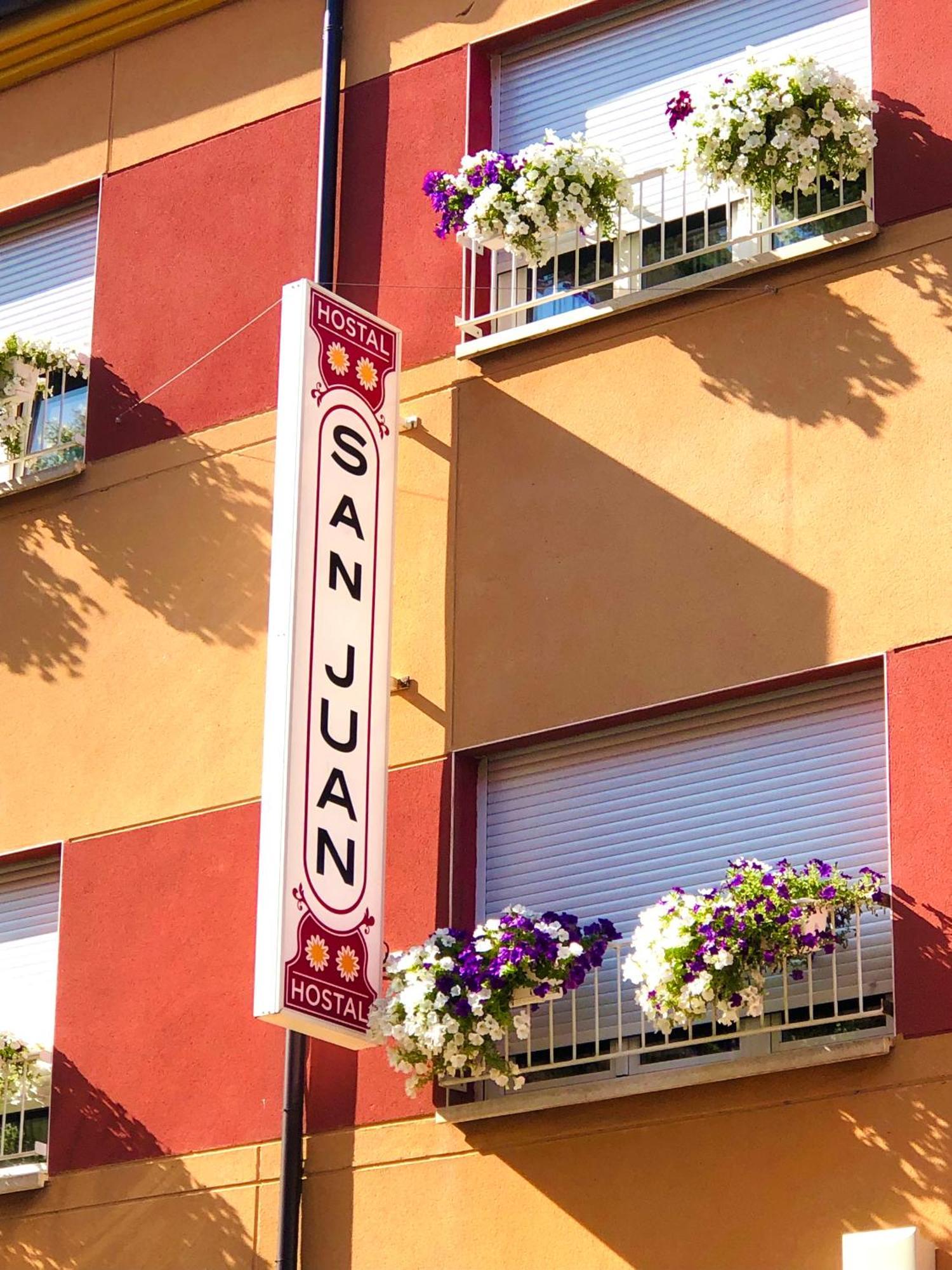 Hostal San Juan Sahagun Exterior photo